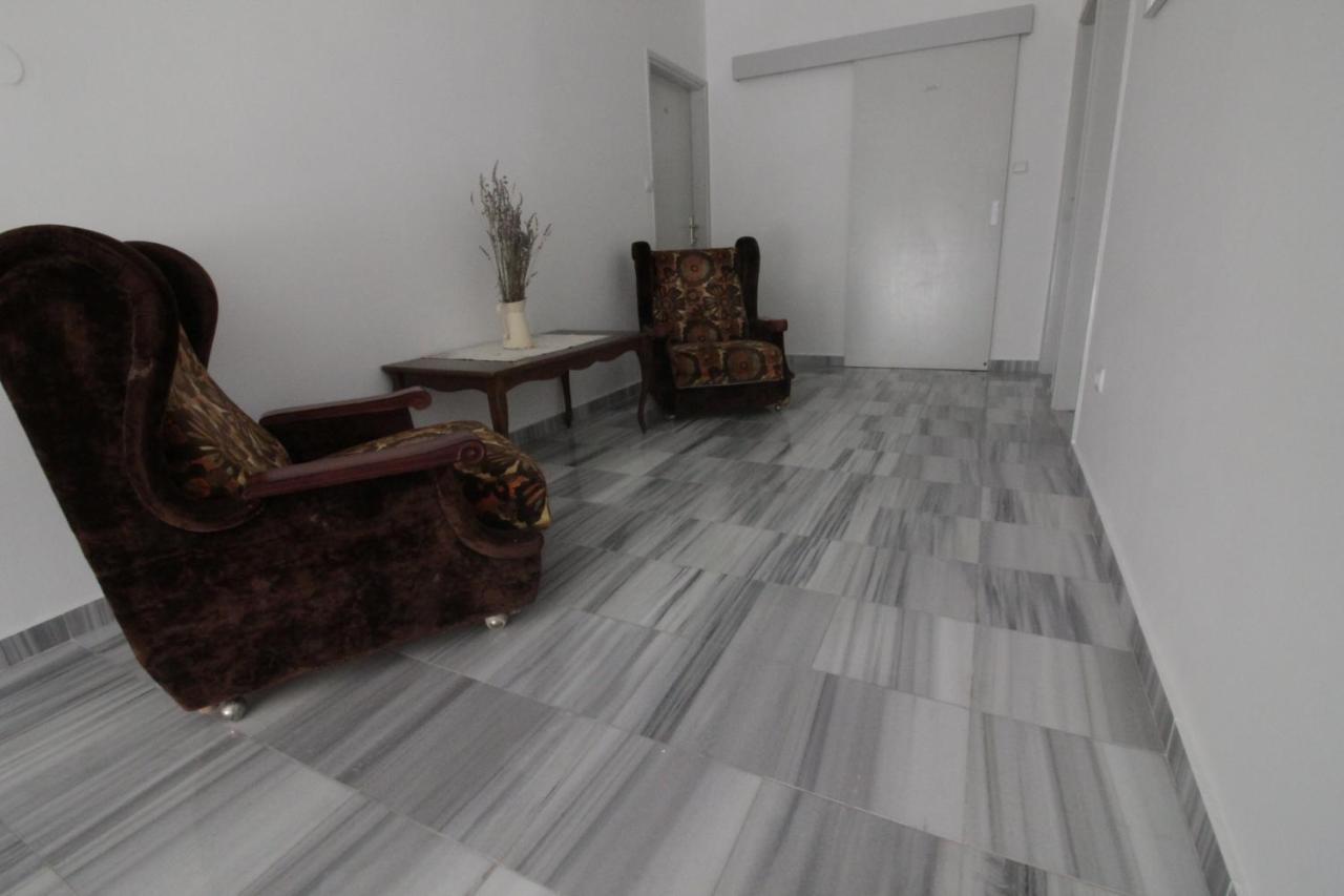 Studios & Rooms Fiesta โนวาลยา ภายนอก รูปภาพ